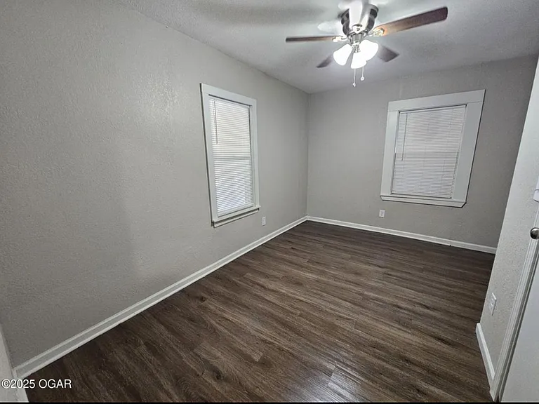 427 E/ne B J Tunnell Blvd — Photo 4