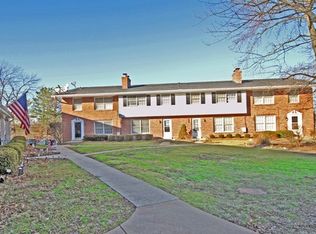 650 Broadmoor Dr, Chesterfield, MO 63017