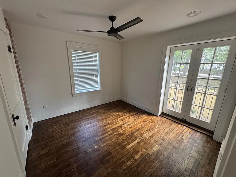 219 W Meadow St — Photo 26