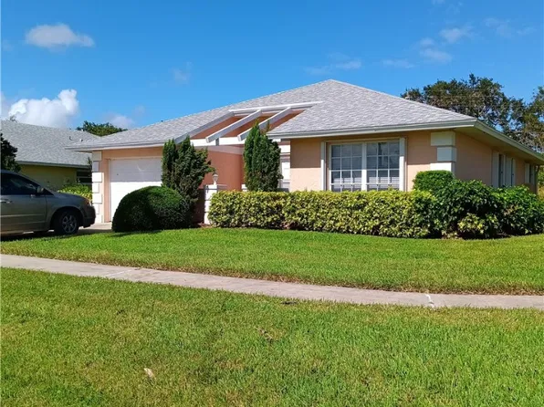 210 N Grove Isle Cir, Vero Beach, FL 32962