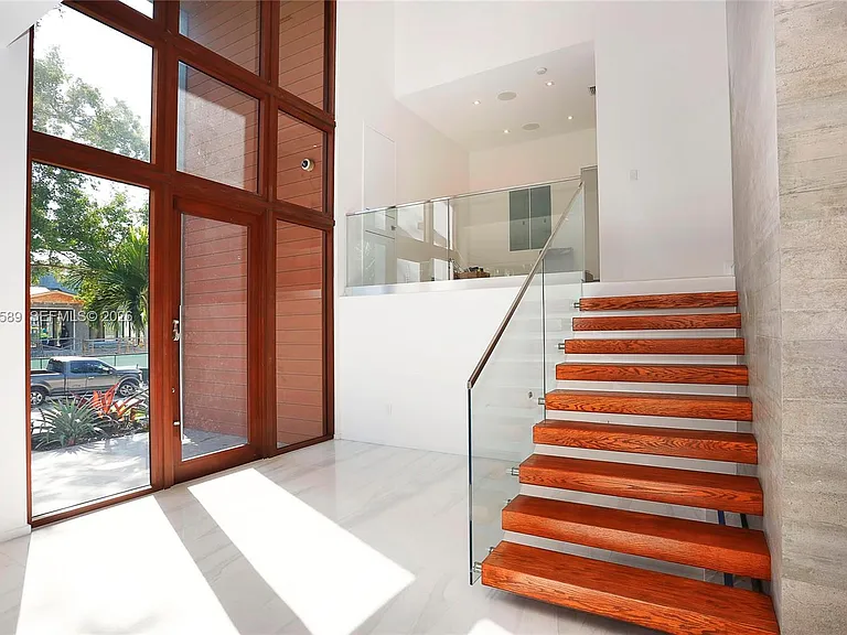 121 Buttonwood Dr — Photo 3