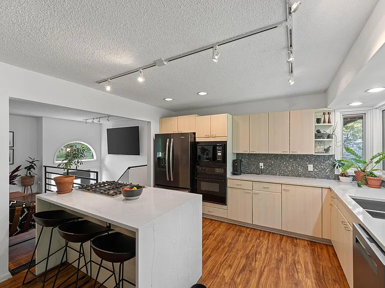 4004 Upton Ave S — Photo 8