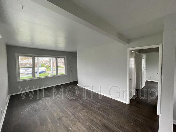 3rd image of 2241 Villa Ave
