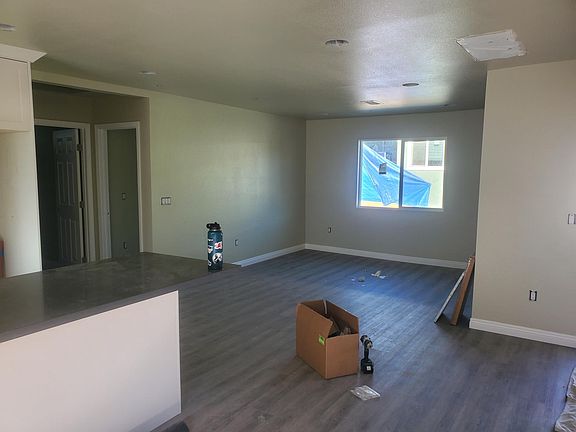 4th image of 917B W Flora St