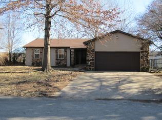 1852 S Bruce Ave, Springfield, MO 65804