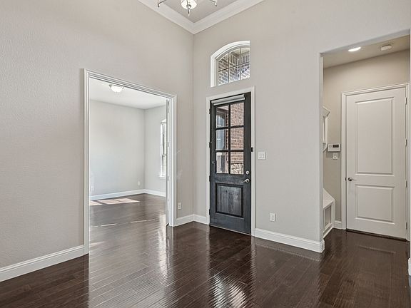 3rd image of 808 York Dr