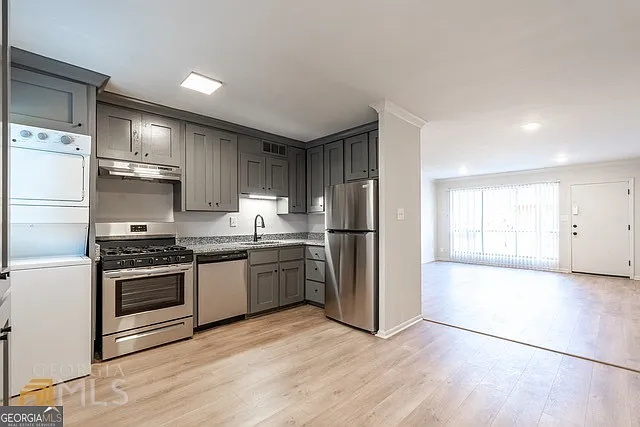 1135 Woodland Ave NE #6 — Photo 6