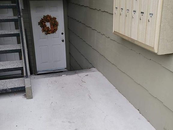 4th image of 270 SE Barrington Dr APT B104