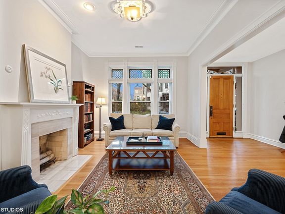 4th image of 2025 N Kenmore Ave
