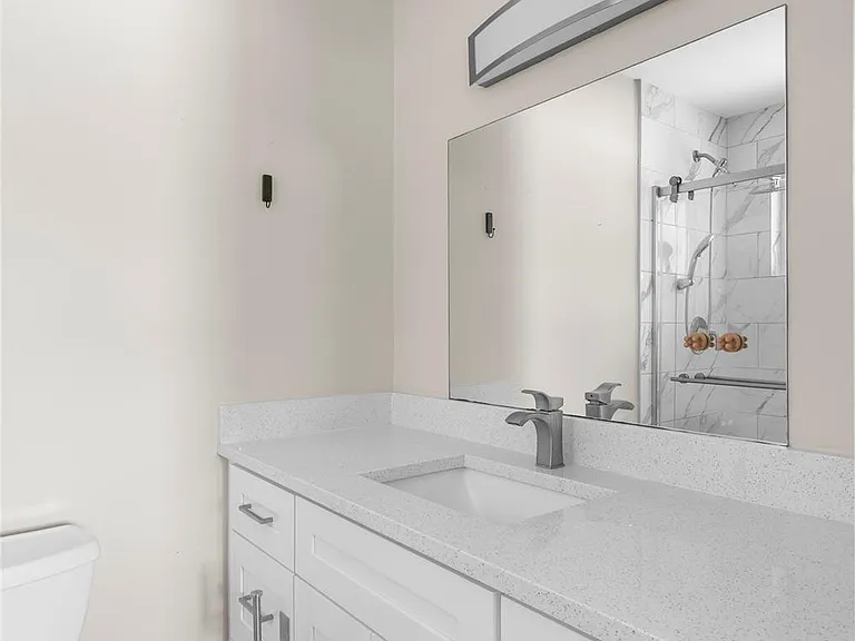 2182 NE 5th Cir — Photo 24