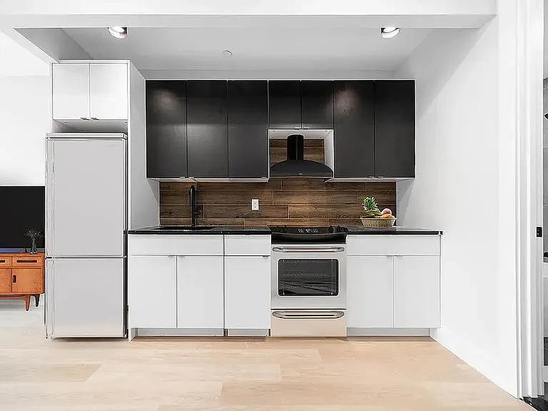 1242 New York Ave #2A — Photo 2