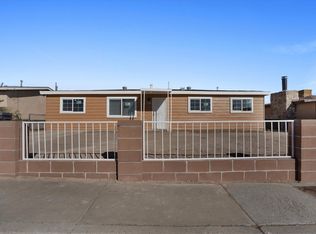 424 Airport Dr SW, Albuquerque, NM 87121
