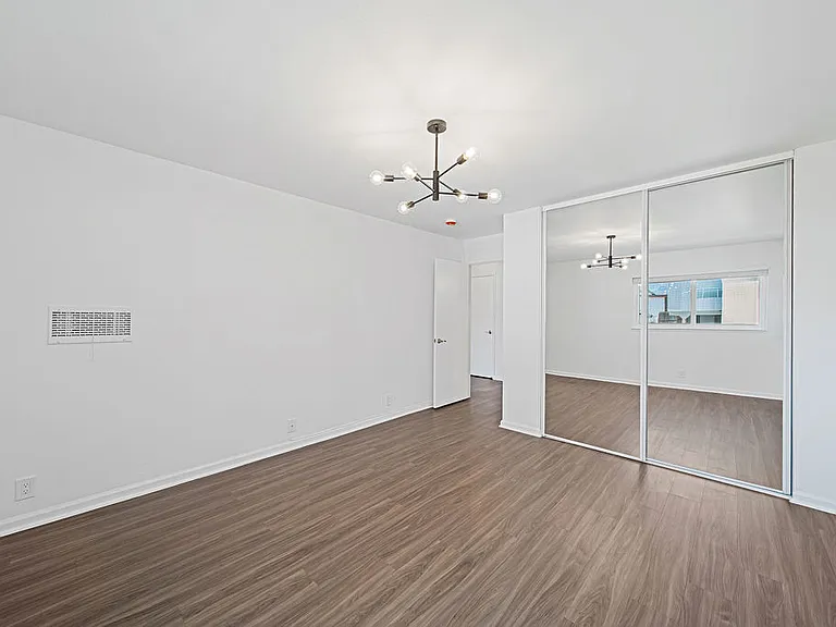 The Edgeworth Apartments — Photo 10