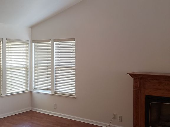 5th image of 2876 Upland Dr