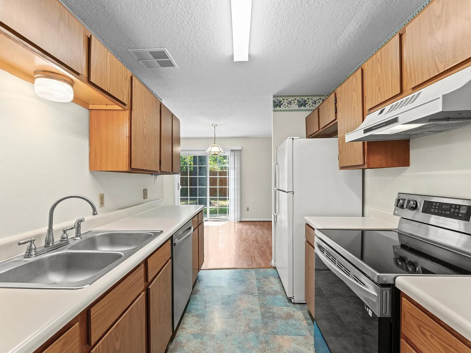 3 bed, 2.5 bath, 1084 sqft, $1,750 — Photo 4