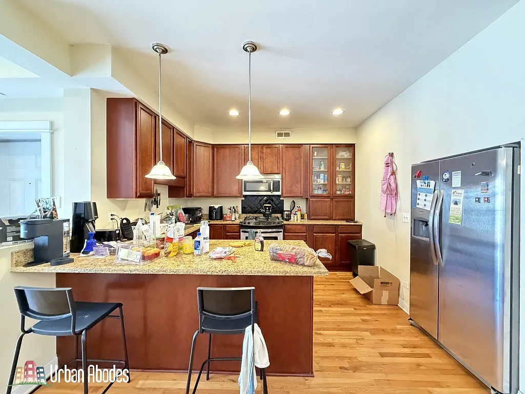 3 bed, 1800 sqft, $2,995 — Photo 4