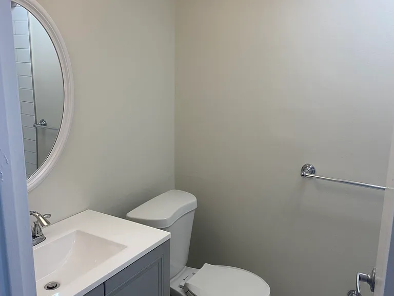 Pembroke Apartments — Photo 50
