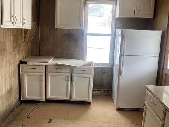 2nd image of 500 Fairview St