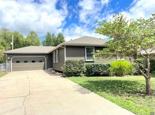 6316 SW 28th St, Topeka, KS 66614