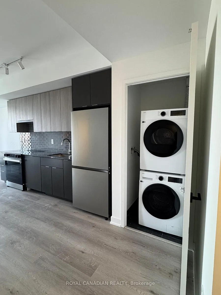 Building Photo - 2075 Lakeshore Rd #610