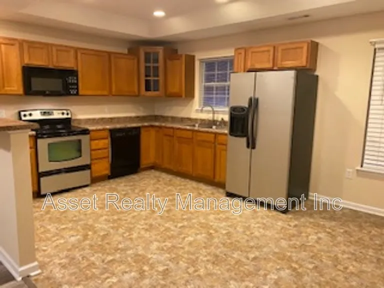 801 Colonial Estates Way — Photo 3