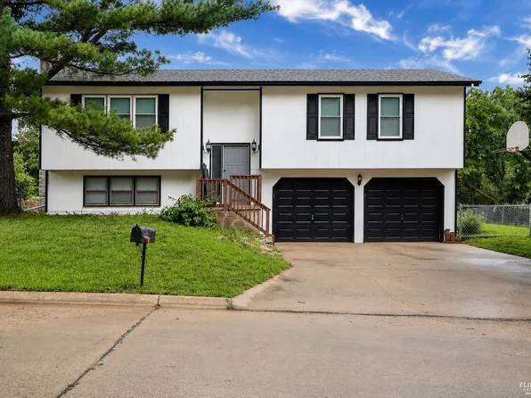 1300 Frontier Ln, Manhattan, KS 66503