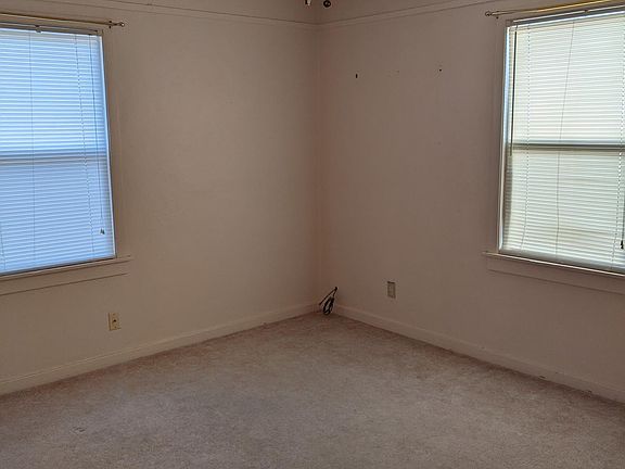 5th image of 102 E Lincoln Ave