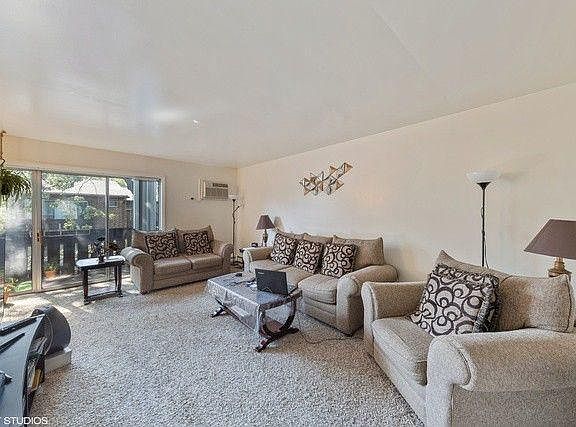 3rd image of 1317 E Turtle Creek Cir APT B