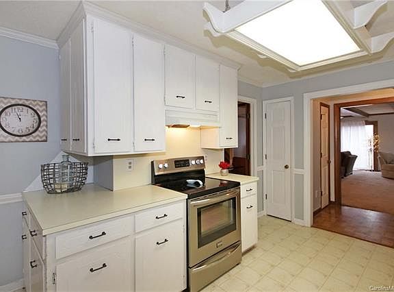 5th image of 421 Beverly Dr