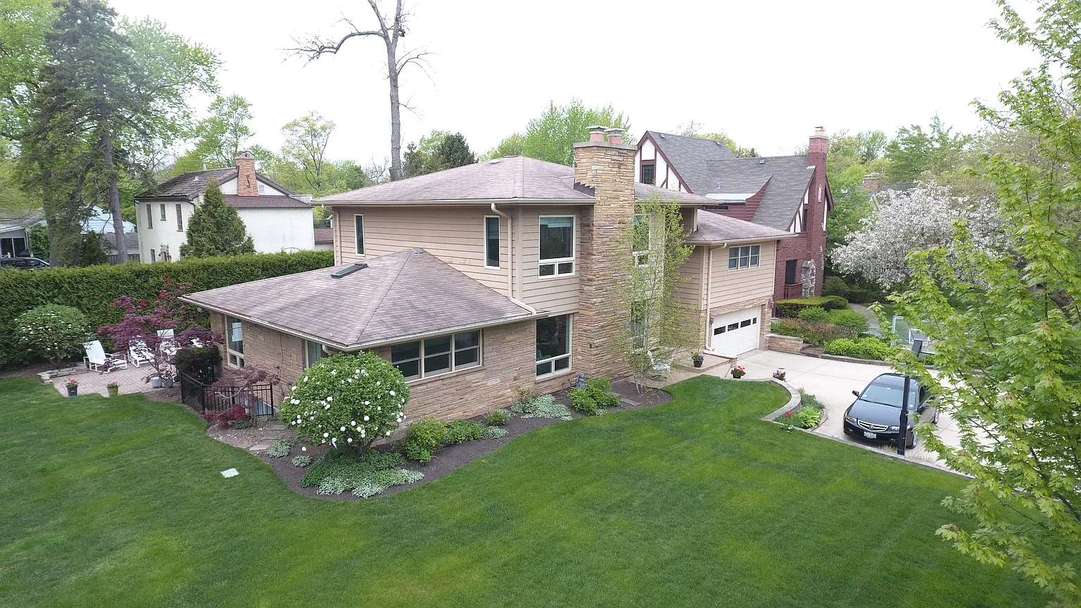 890 Judson Ave photo 1