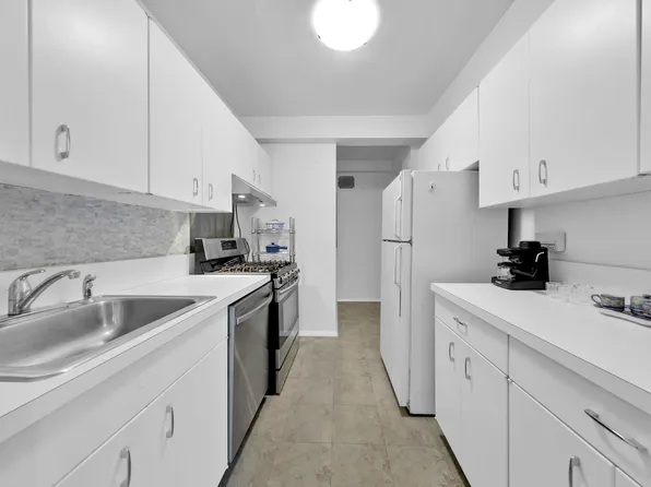 415 East 52nd Street 3AA image 3 of 9