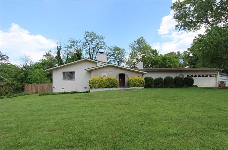 1st image of 3826 Kensington Dr