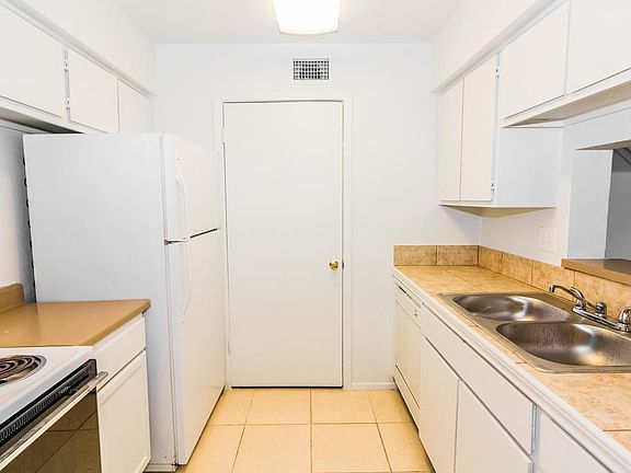 5th image of 12655 Ashford Meadow Dr APT A