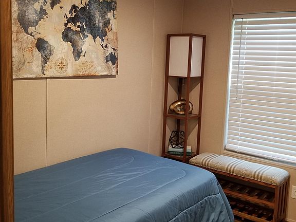 3rd image of 203 Poplar St