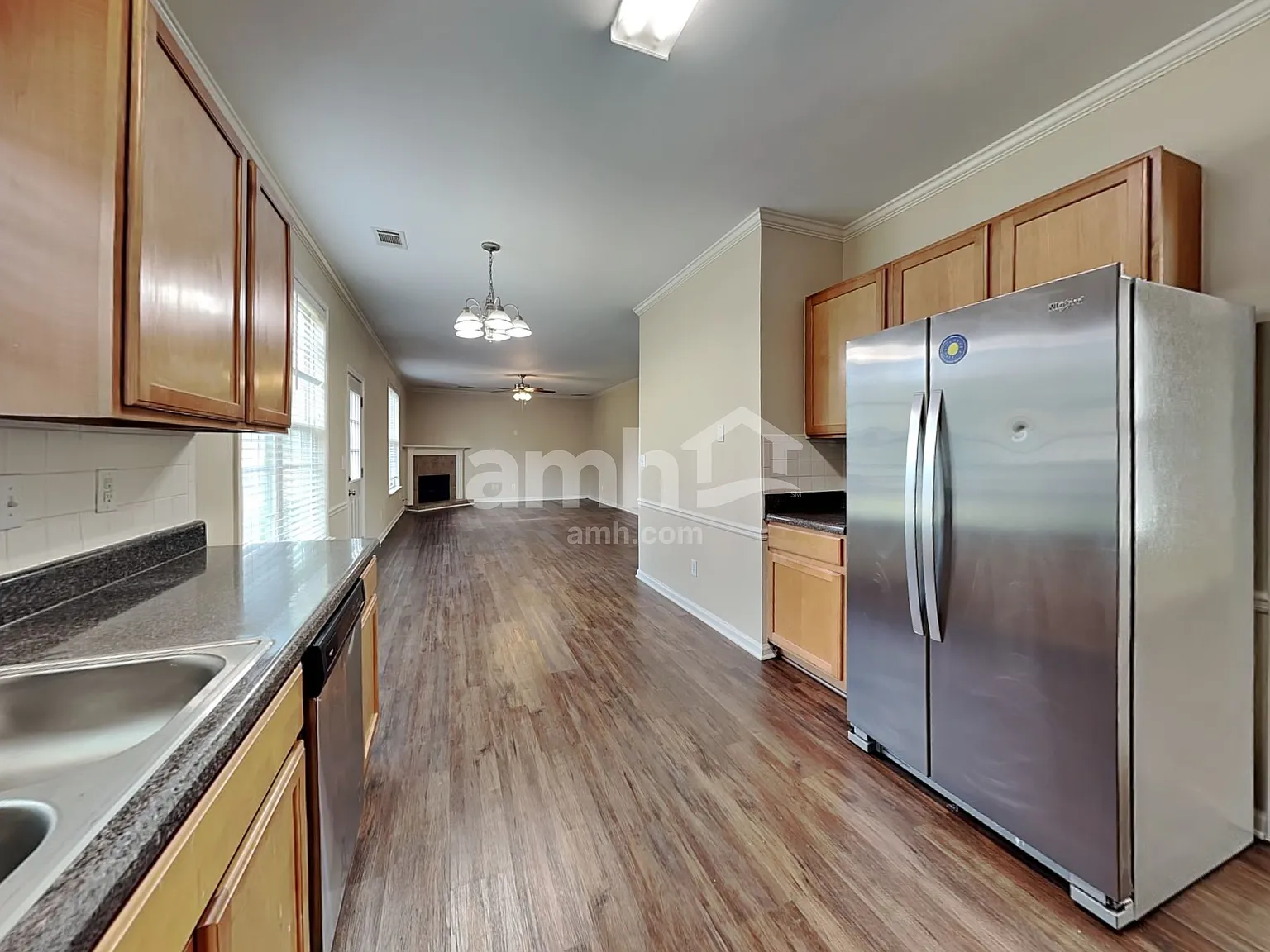 4 bed, 2.5 bath, 2296 sqft, $2,280 — Photo 3