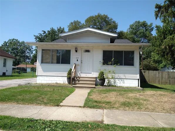 322 10th St, Wood River, IL 62095