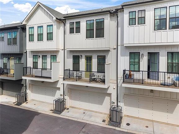 5th image of 144 Chestnut Cir