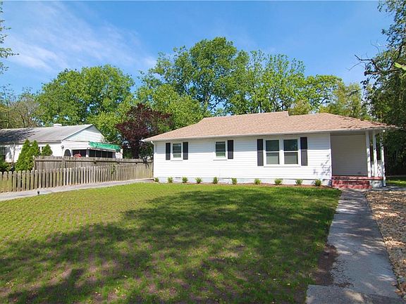 3rd image of 1744 N Lakeland Dr