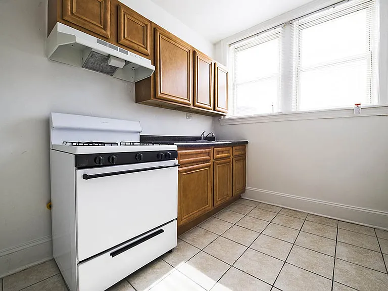8000-04 S Drexel Ave — Photo 12