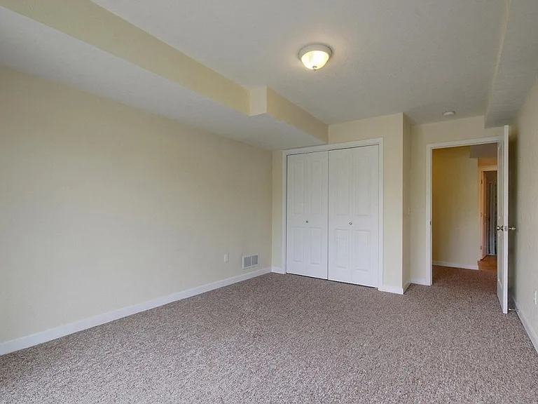 238 Baldwin St — Photo 6