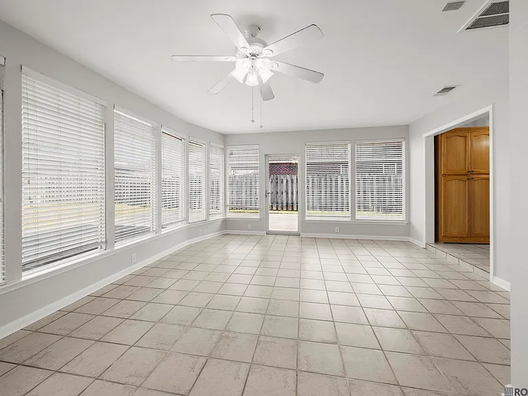 18596 White Oak Dr — Photo 10