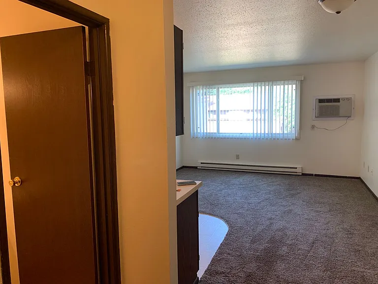College Park Apartments — Photo 7