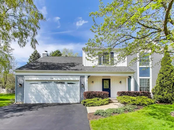 744 Edelweiss Dr, Lake Zurich, IL 60047