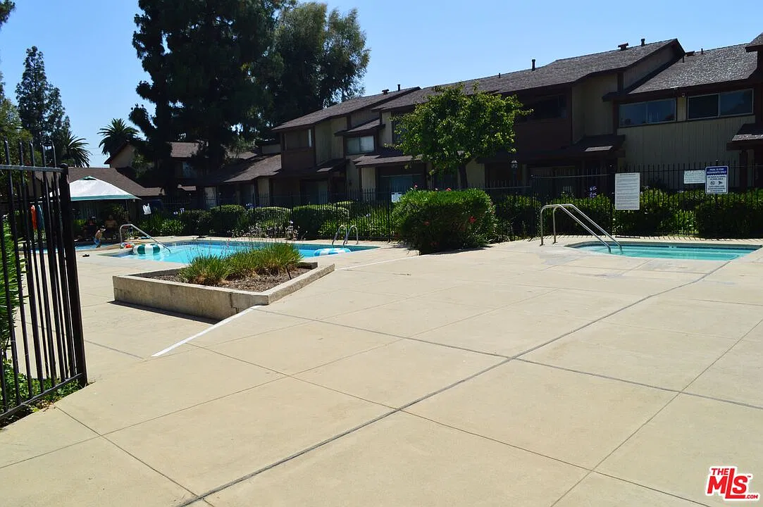 2 bed, 2.5 bath, 1100 sqft, $3,950 — Photo 3