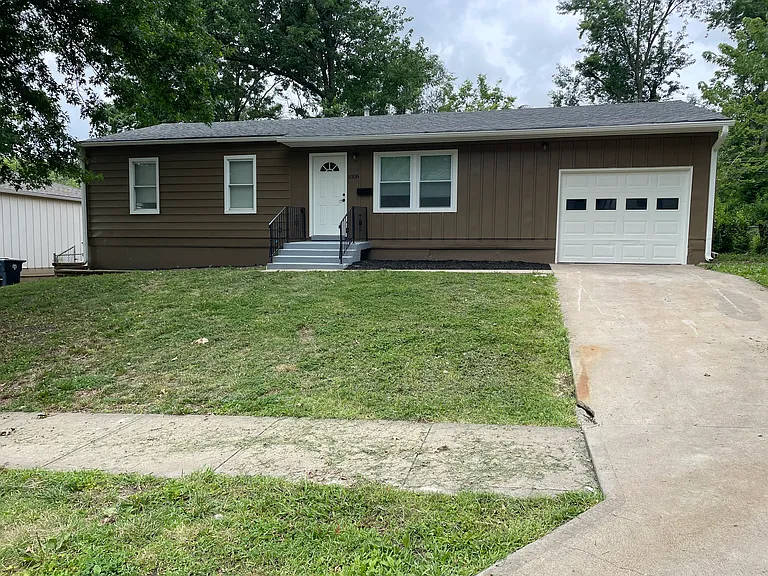 9306 Lewis Ave — Photo 2
