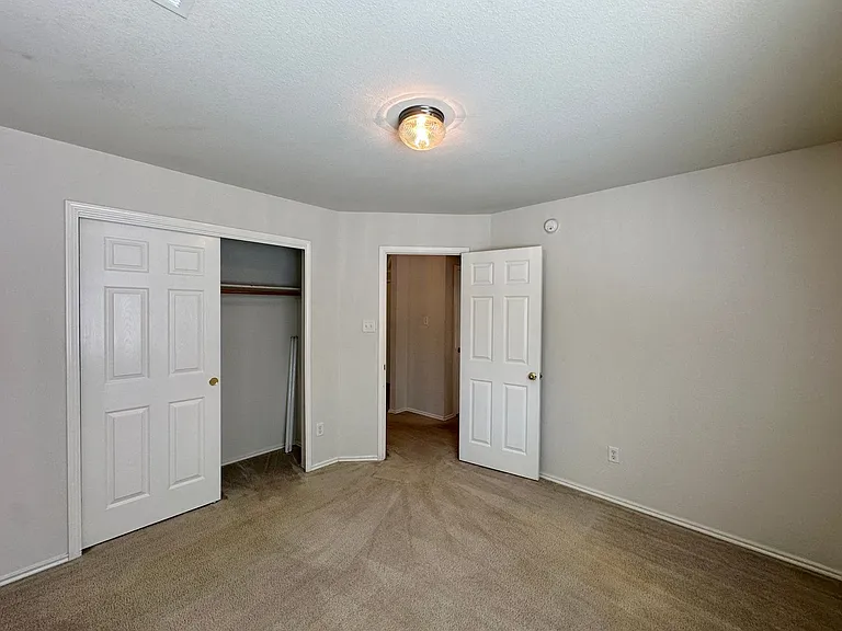4700 Sydney Harbour Ct — Photo 33