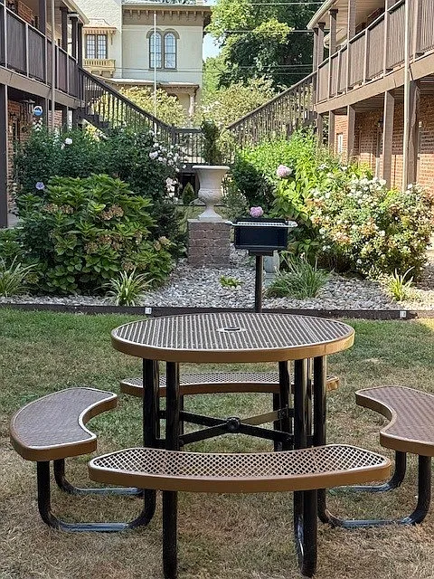 1 bed, 700 sqft, $880 — Photo 2