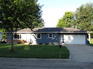 1013 Linden St, Luverne, MN 56156