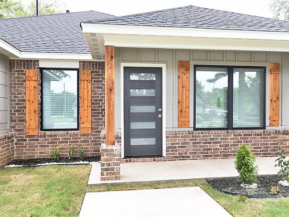 3rd image of 217 W 40th Pl
