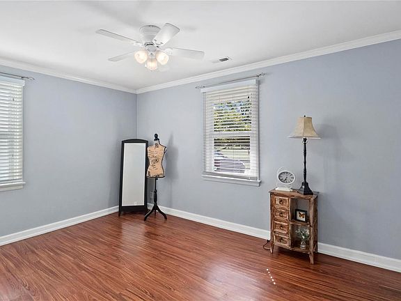 5th image of 32 Mary Ann Ct